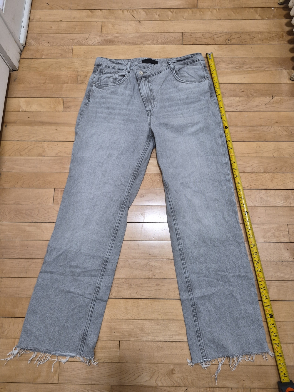 Zara Light Gray Women's Straight-Leg Jeans